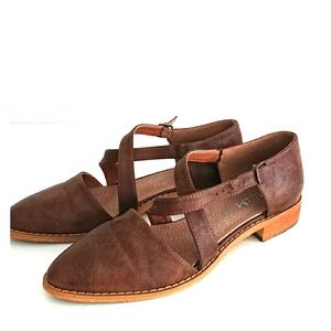 Low heel cross strap Mary Jane